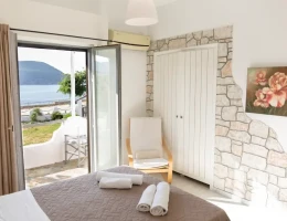 agkira karavos sea view apartments skopelos  