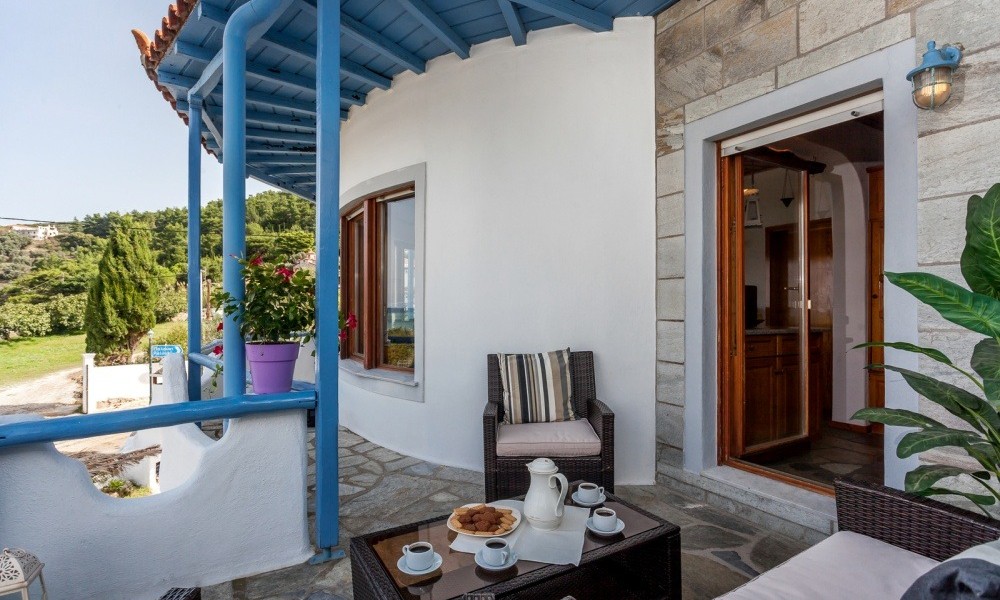 karavos  sea view apartments   plori  