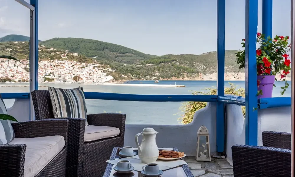 karavos  sea view apartments   plori  1