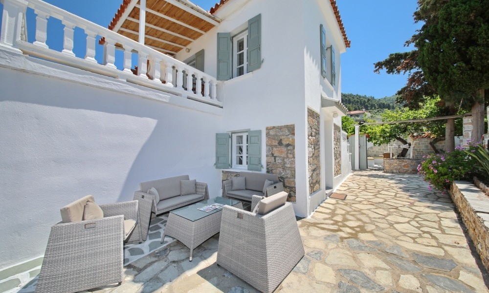 villa karavos waterfront skopelos vacations  